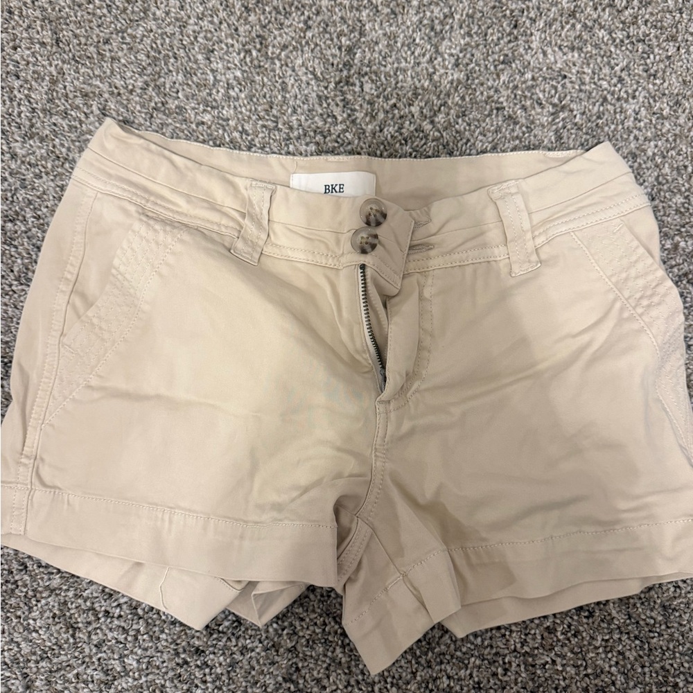 Buckle Women's Beige Double-Button Cargo Shorts